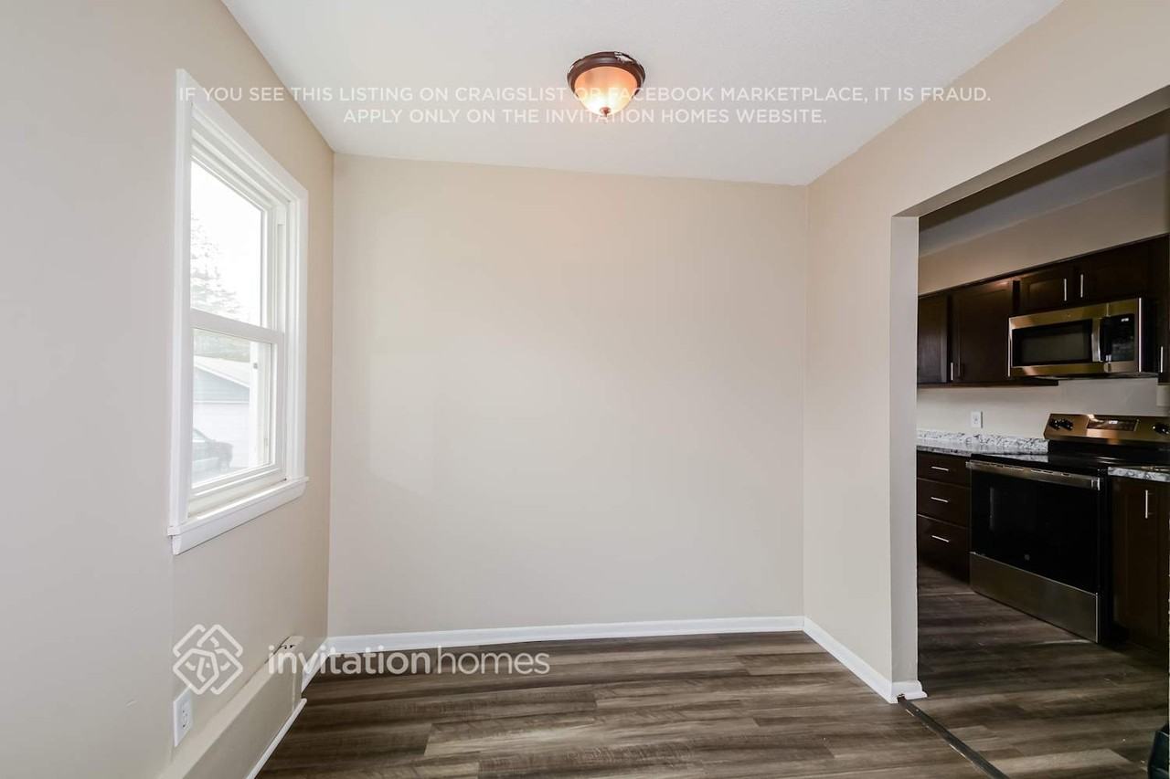320 Garfield Ave - Photo 7 of 19