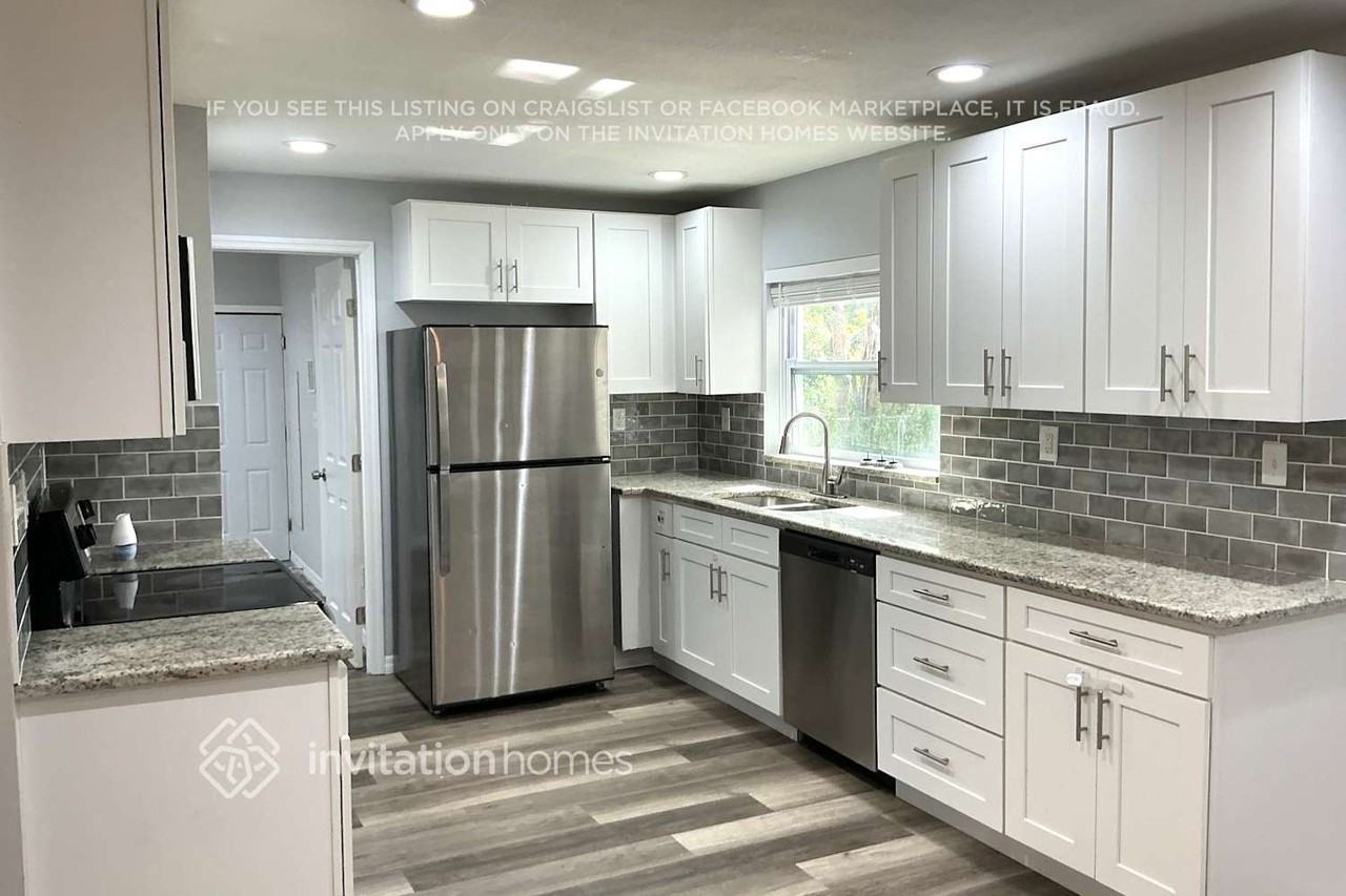 1938 Summit Dr - Photo 5 of 12