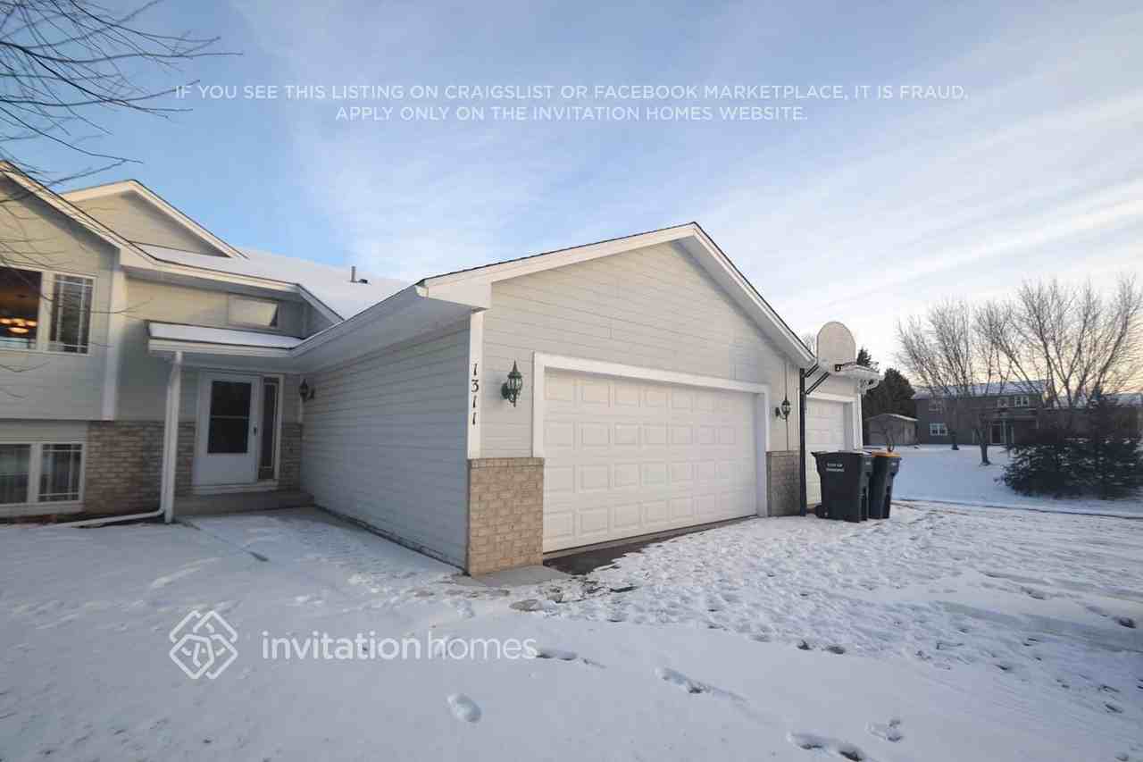 1311 Minnesota St S - Photo 2 of 9