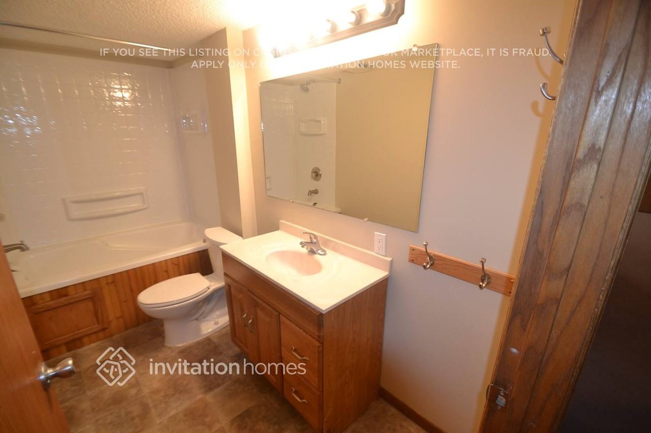 1311 Minnesota St S - Photo 7 of 9