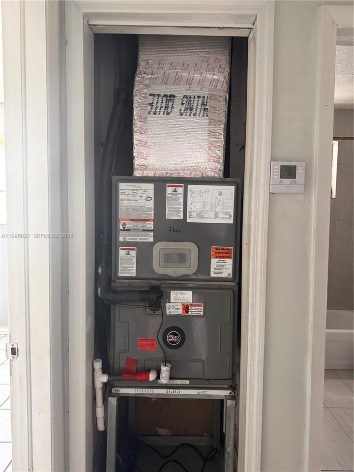 3830 Southwest 31st Street - Photo 3 of 9