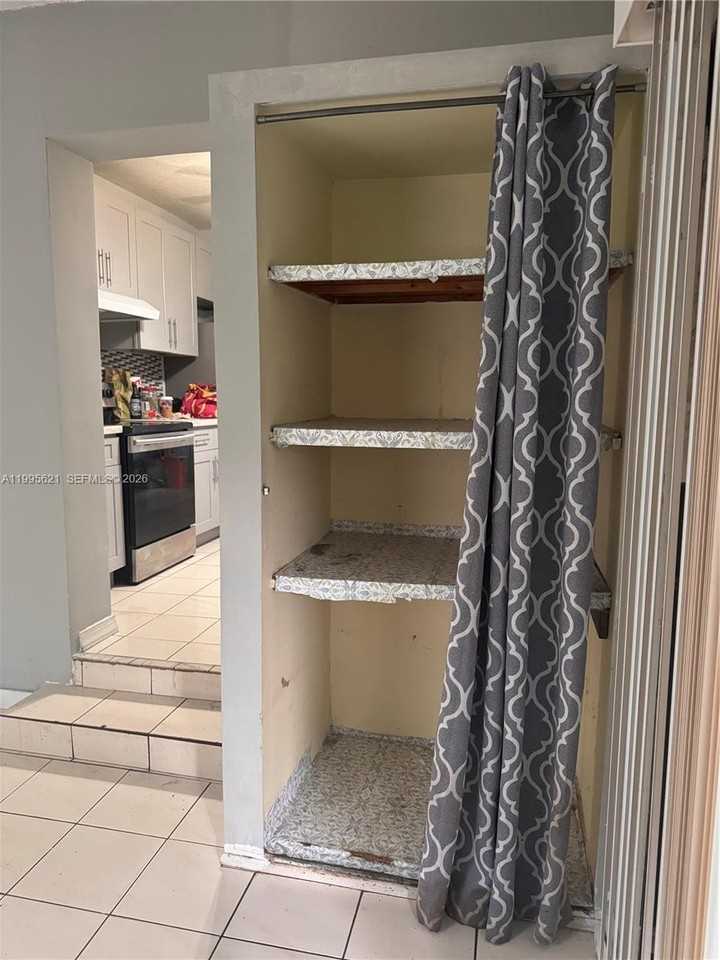 3830 Southwest 31st Street - Photo 5 of 9