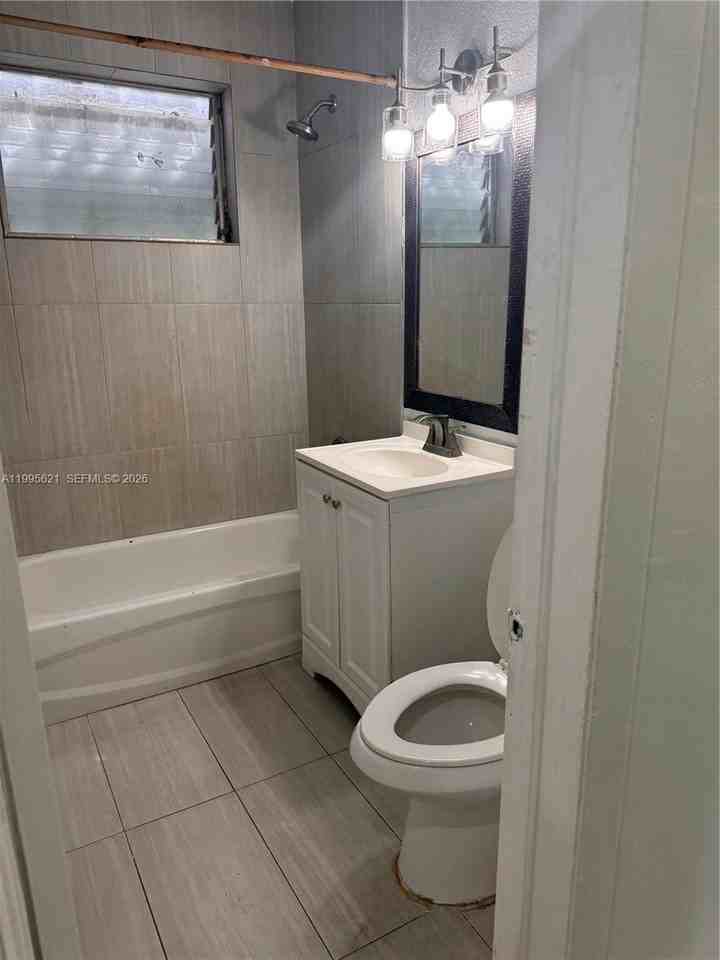 3830 Southwest 31st Street - Photo 6 of 9