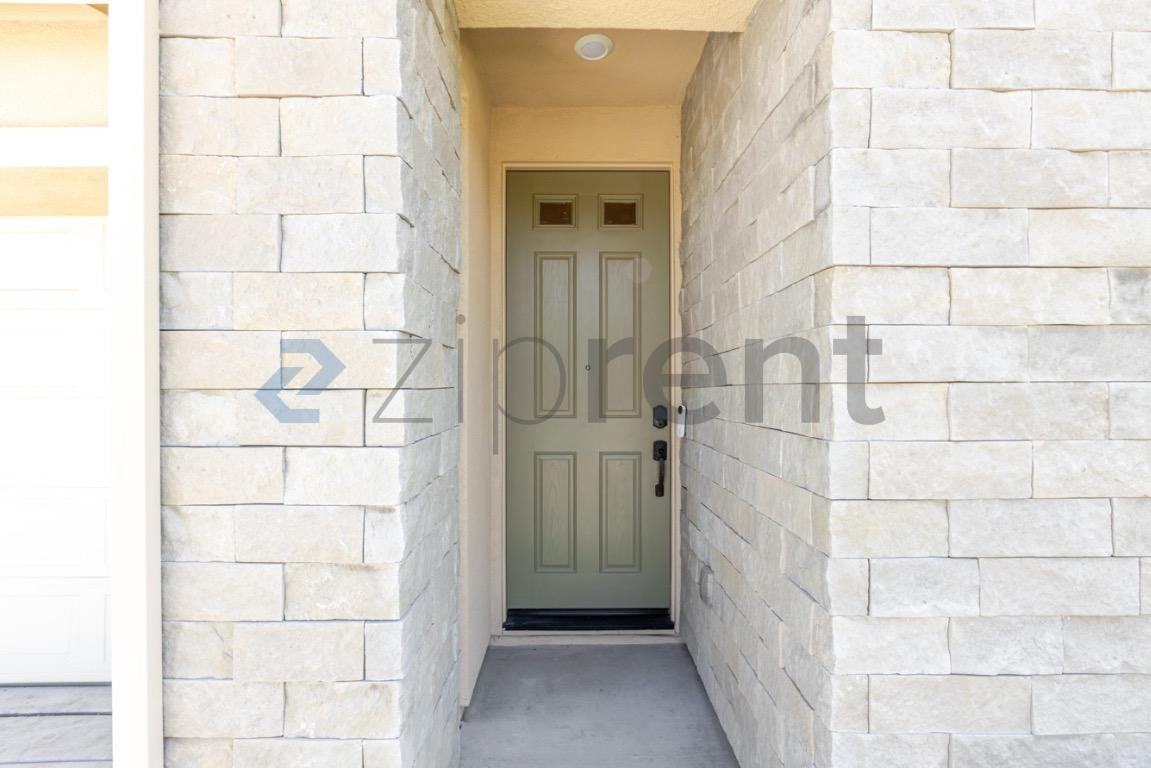 5824 Highport Dr - Photo 4 of 40