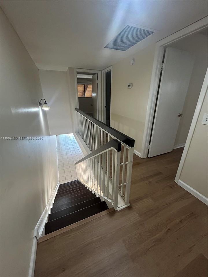 1660 Northwest 113th Way - Photo 4 of 23