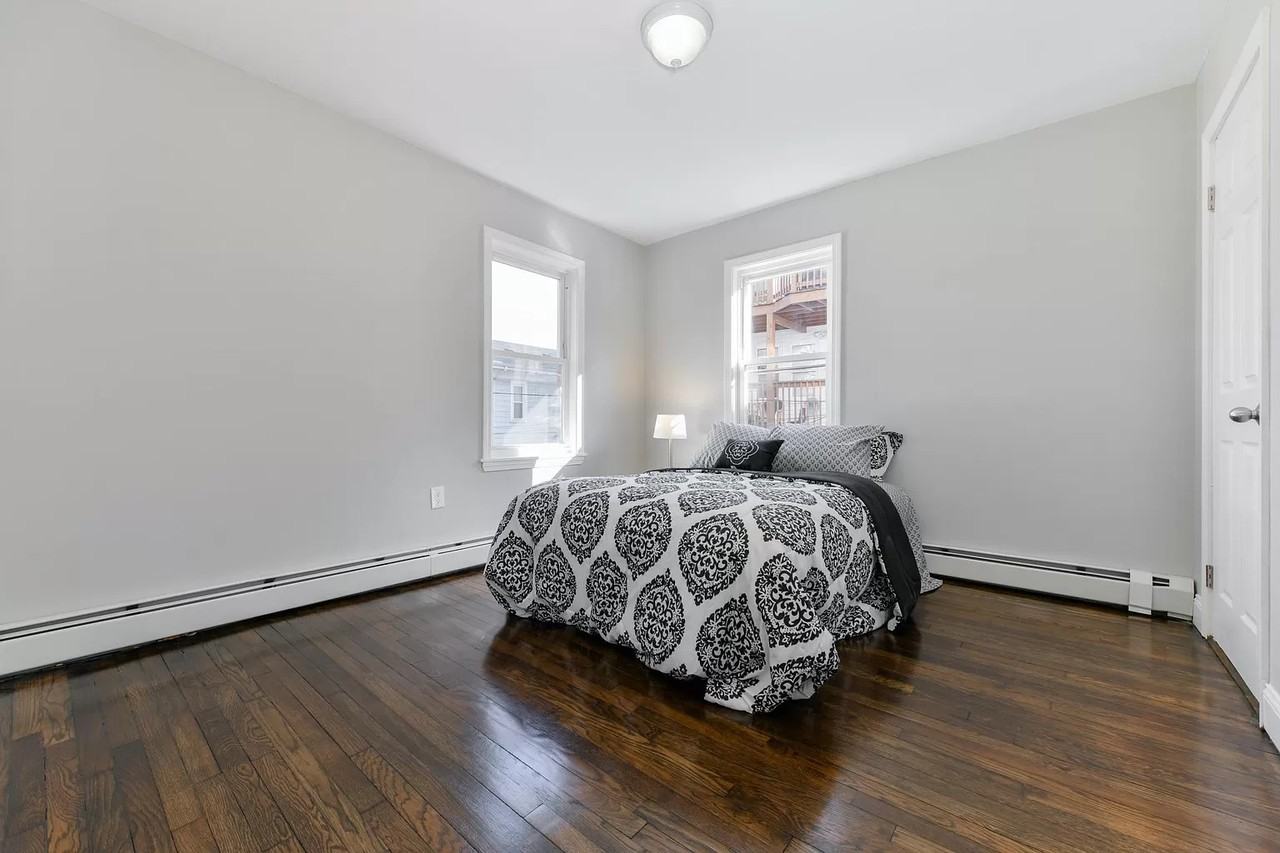 21 Rowell Street21 Rowell Street - 3 #3 - Photo 6 of 11