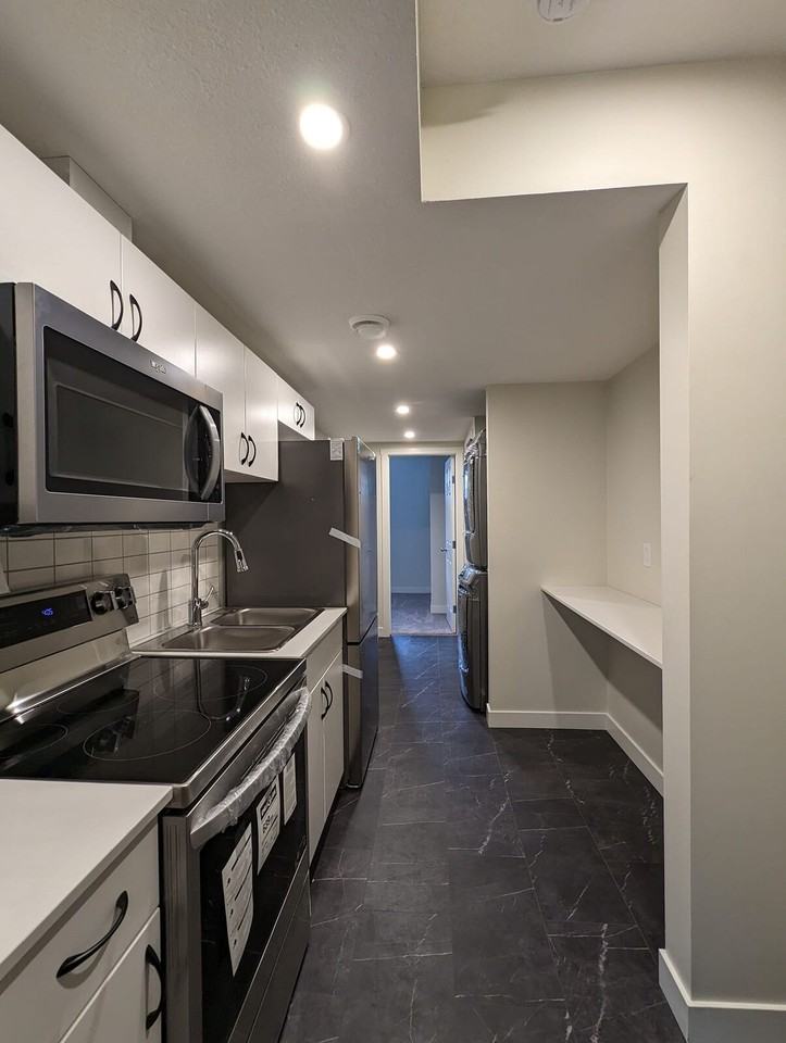 15661 18 Avenue, Down , Edmonton, Alberta, Canada, T6W 5C2 - Photo 3 of 8