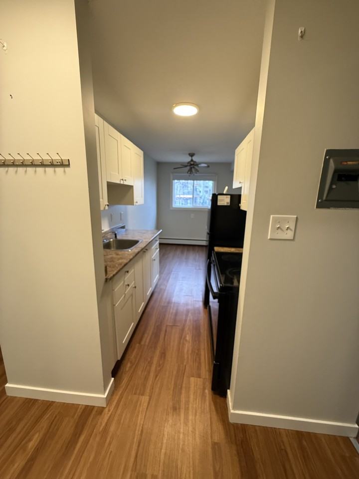 Pinecrest Manor LIMITED TIME: 1 MONTH FREE + FREE EARLY MOVE - Photo 3 of 44