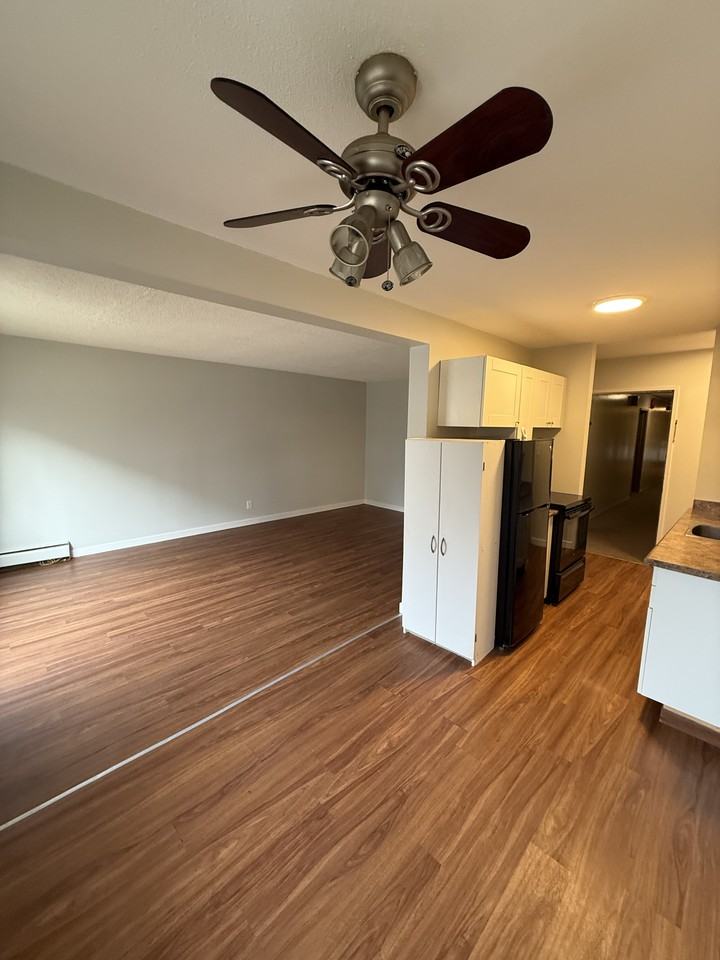 Pinecrest Manor LIMITED TIME: 1 MONTH FREE + FREE EARLY MOVE - Photo 4 of 44