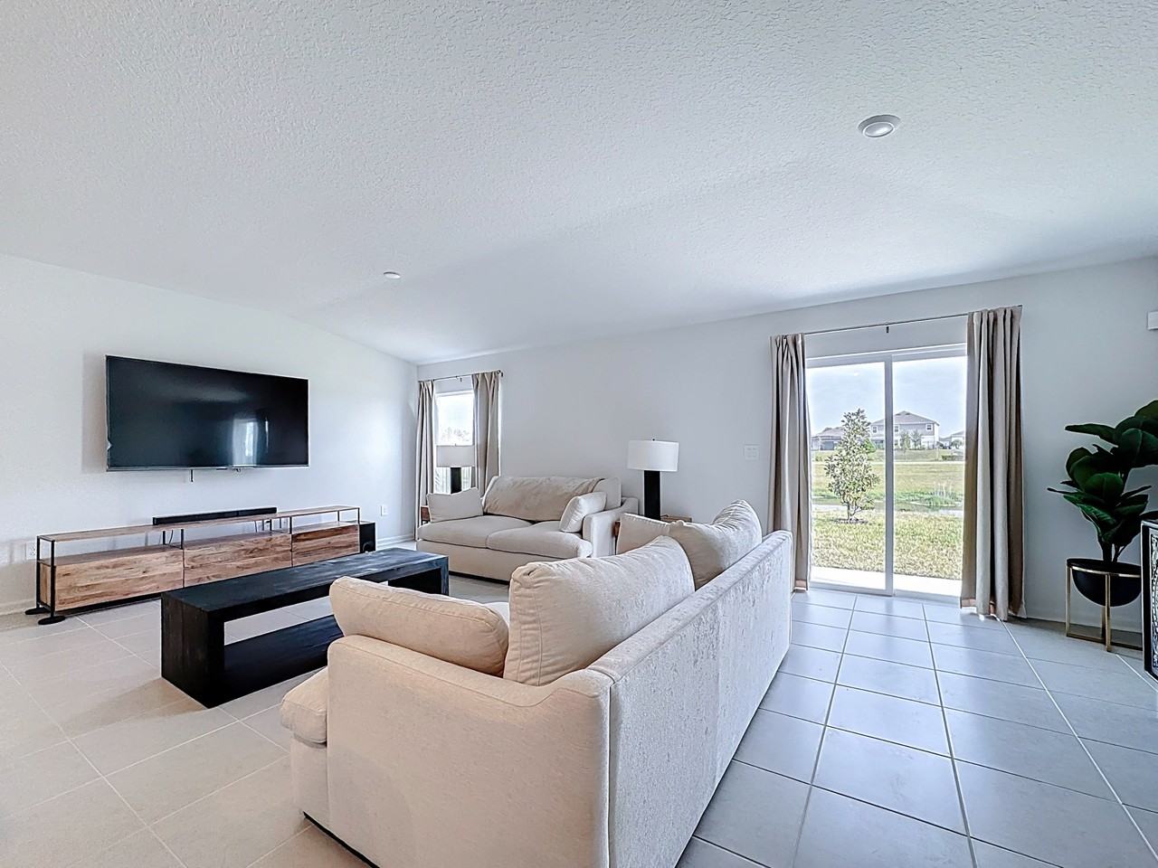 5023 Barnet Dr #1 - Photo 5 of 20