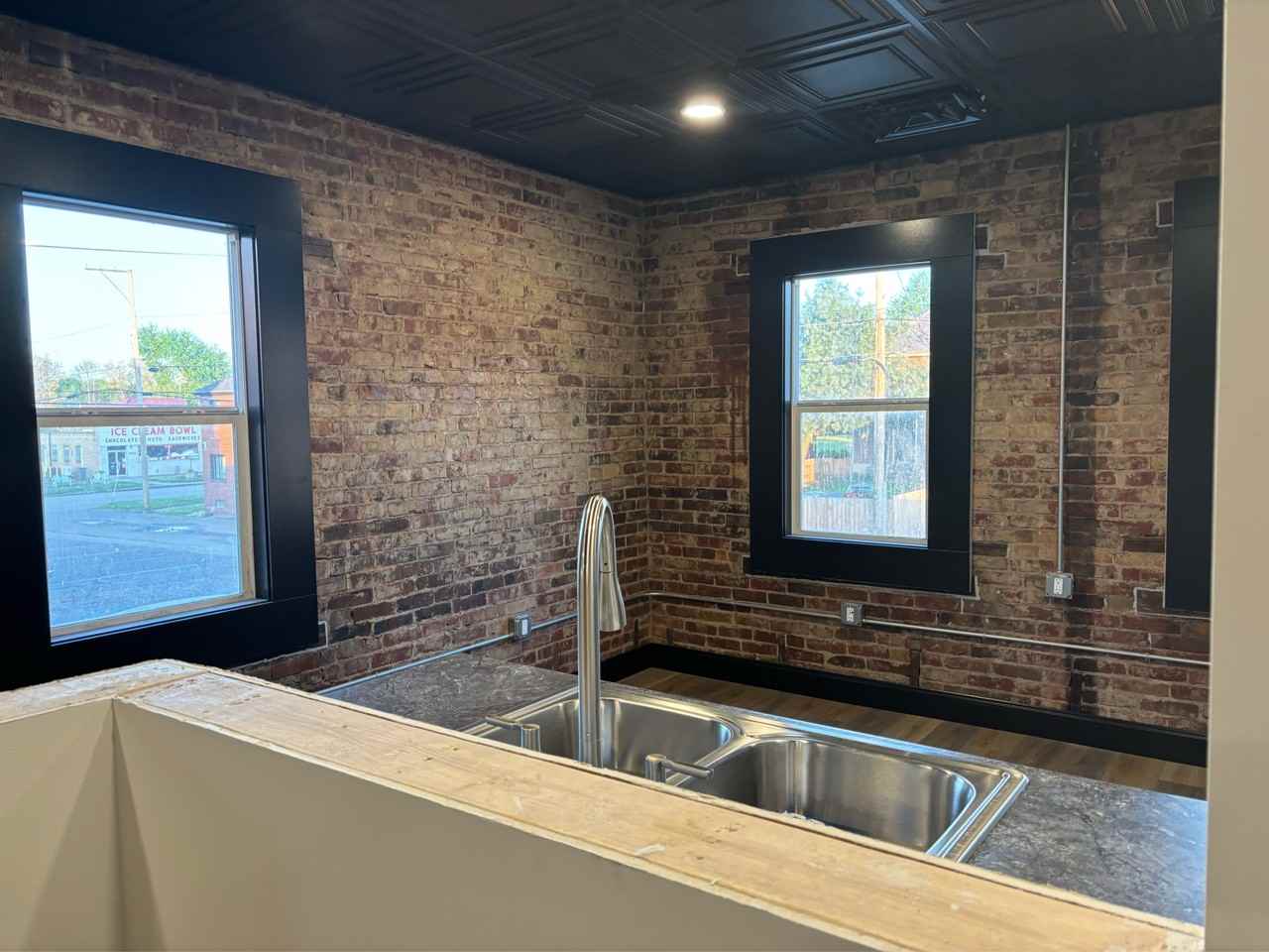 510 Commissioner St #7 - Photo 4 of 15