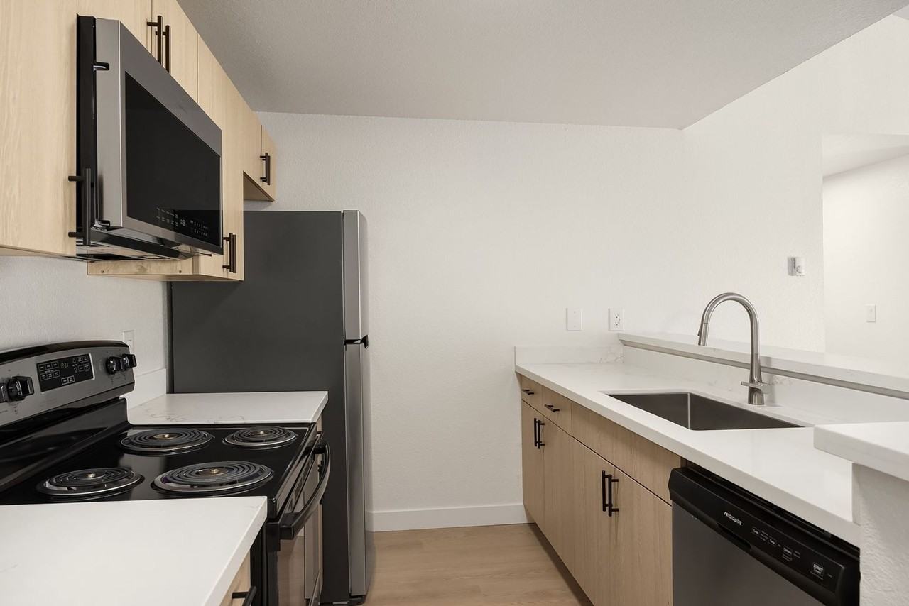 Wellington Place Apartments - Photo 3 of 23