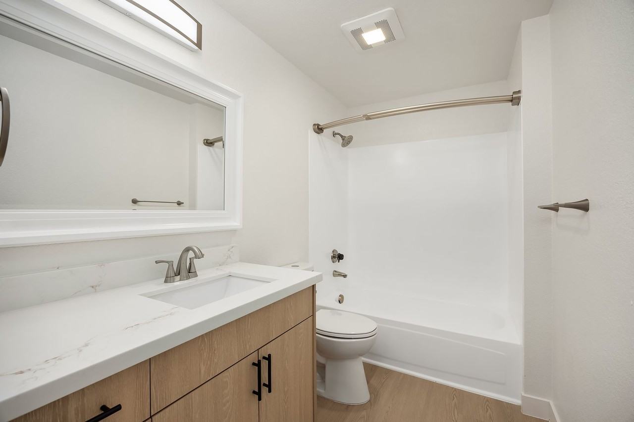 Wellington Place Apartments - Photo 4 of 23