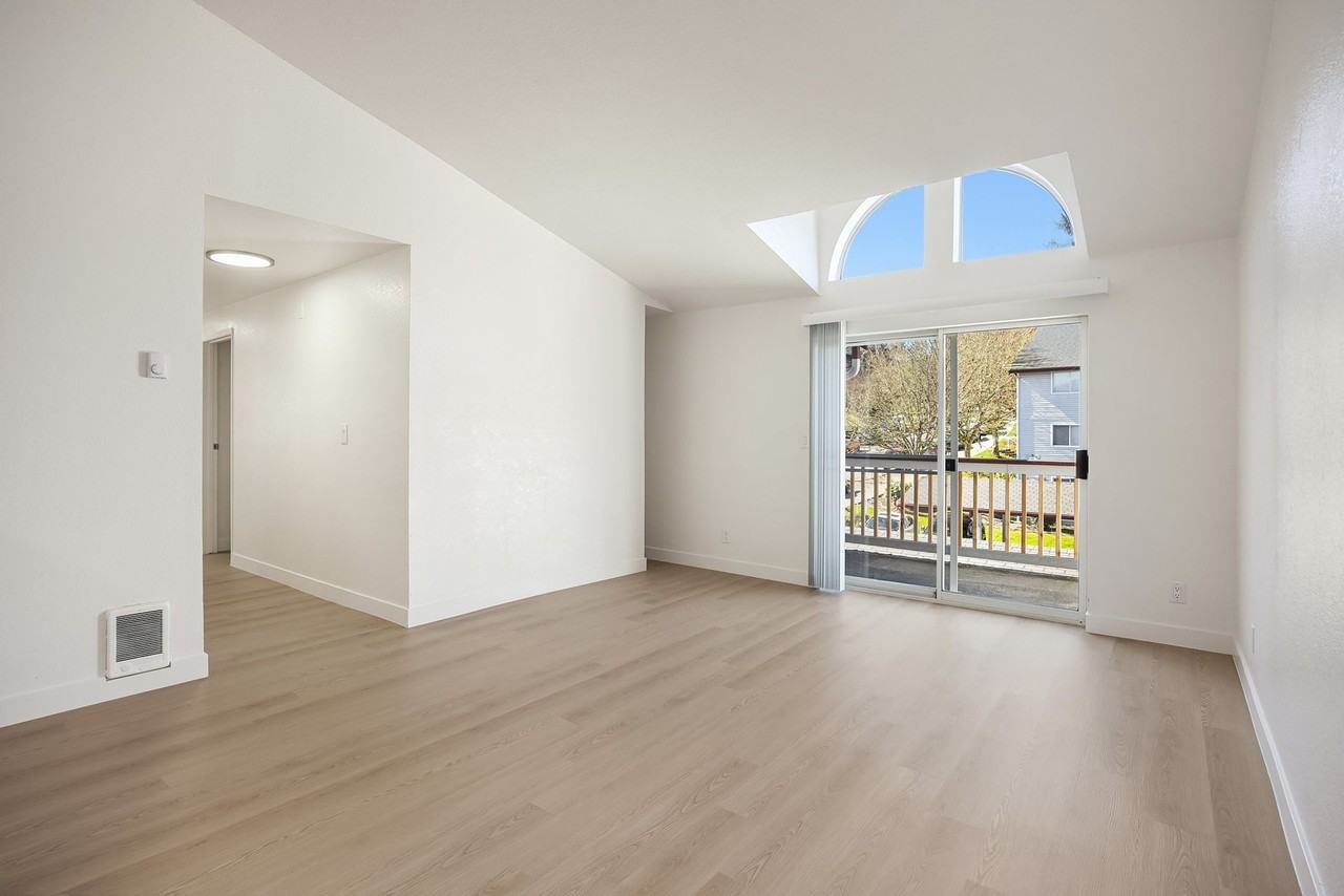 Wellington Place Apartments - Photo 7 of 23