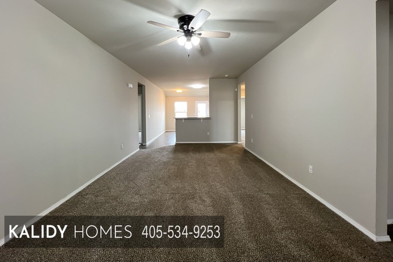 4301 Driftwood Dr #1 - Photo 3 of 26