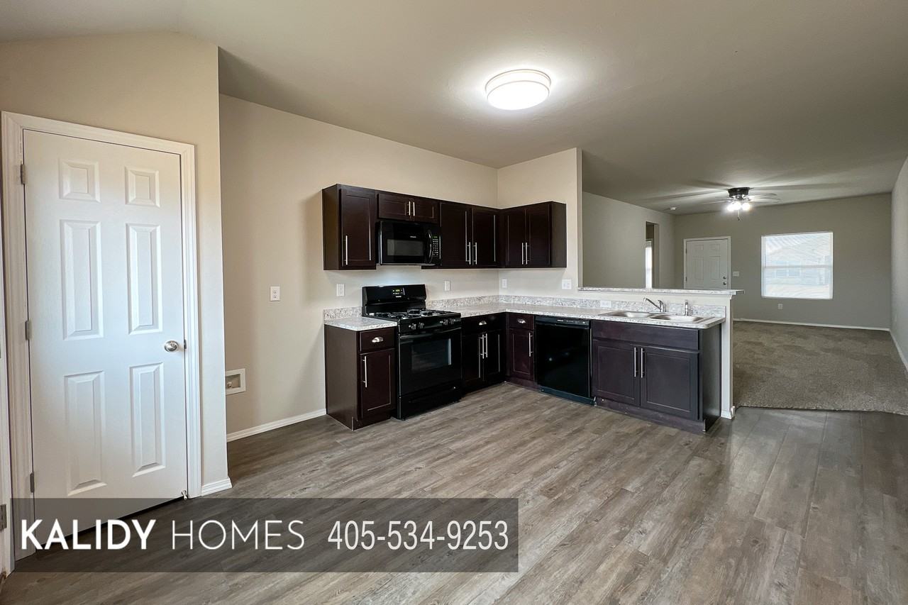 4301 Driftwood Dr #1 - Photo 4 of 26