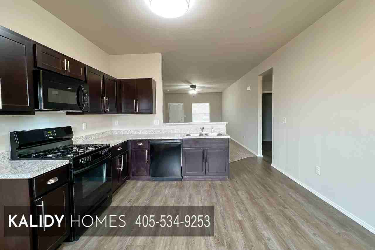 4301 Driftwood Dr #1 - Photo 6 of 26