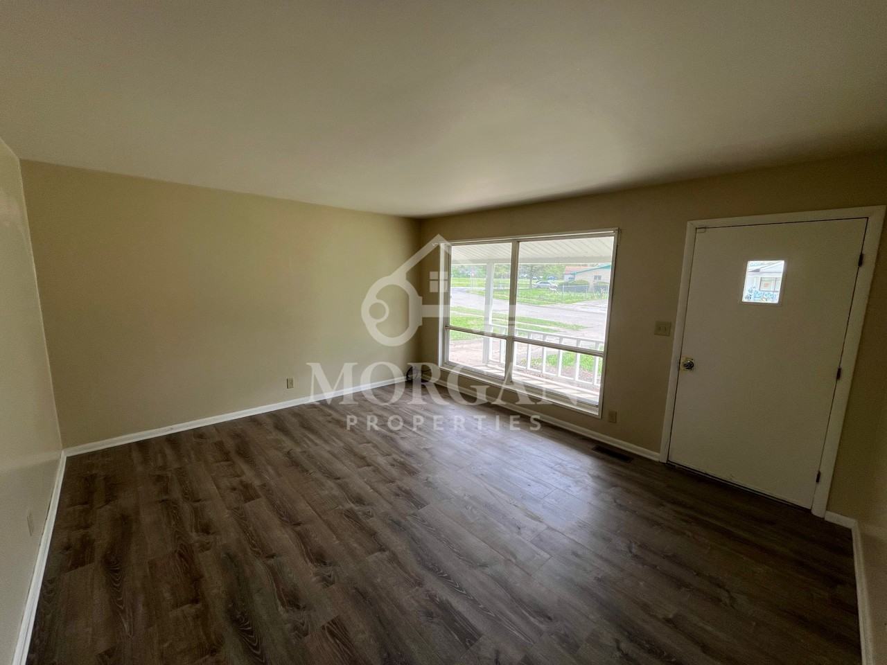 1923 Beverly Ct - Photo 2 of 8