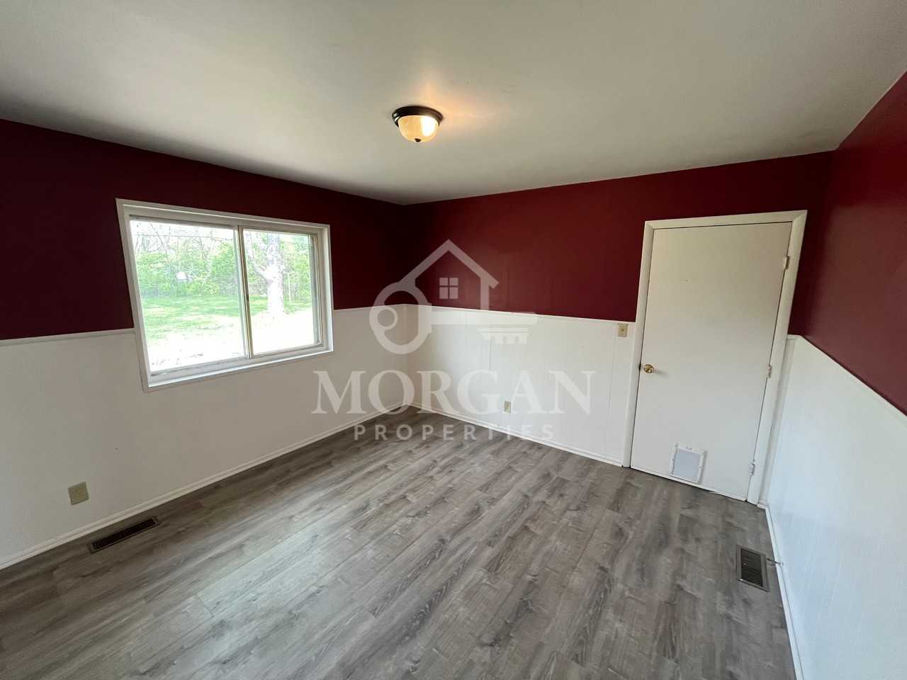 1923 Beverly Ct - Photo 3 of 8