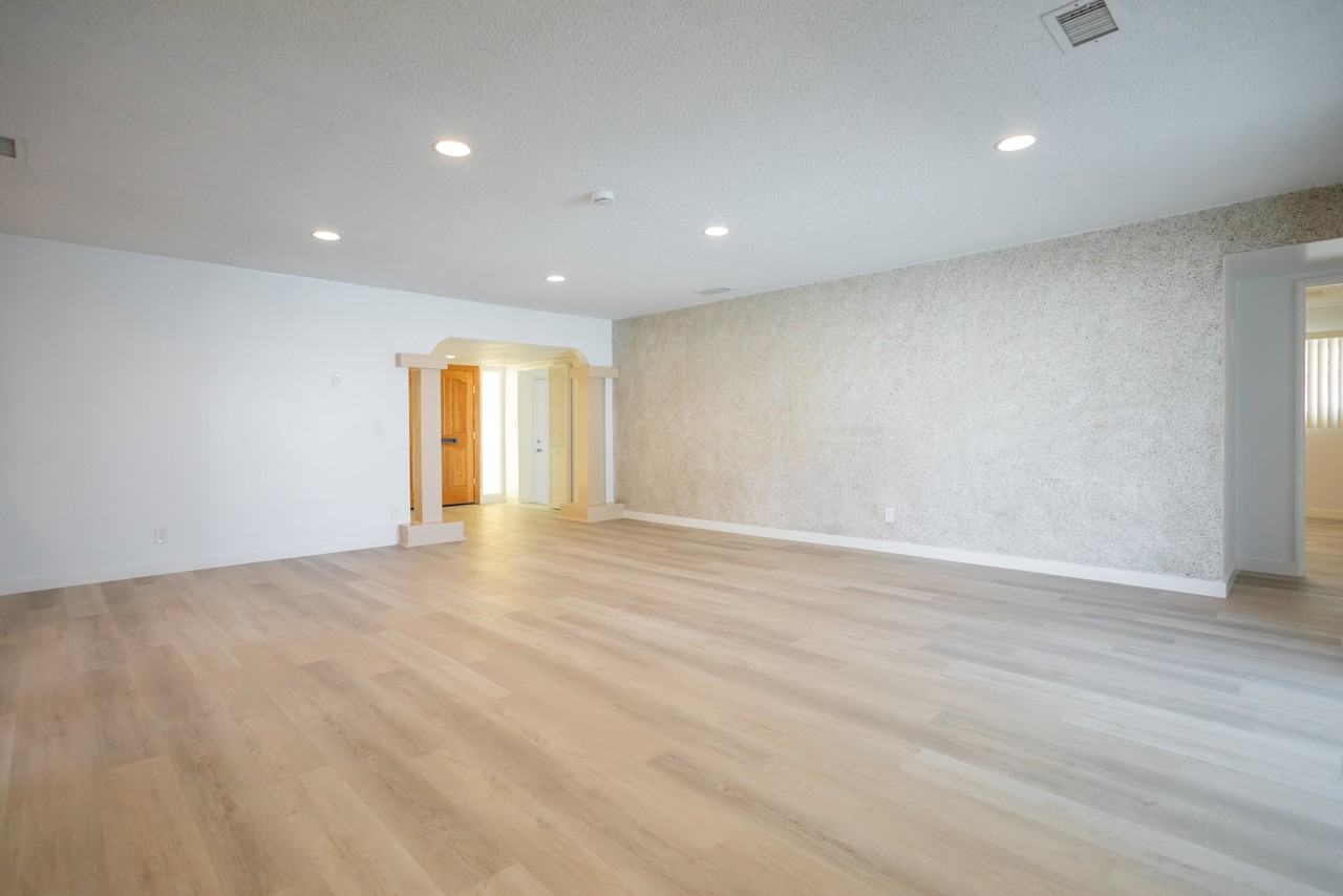 11801 Rexford Rd #1 - Photo 3 of 35