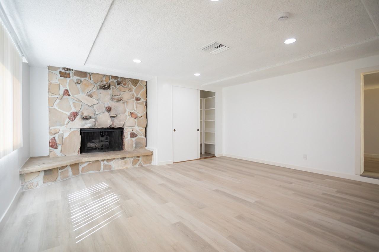 11801 Rexford Rd #1 - Photo 4 of 35