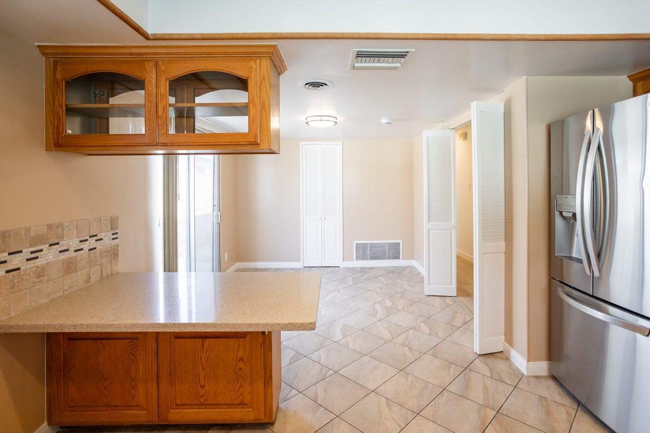 11801 Rexford Rd #1 - Photo 6 of 35