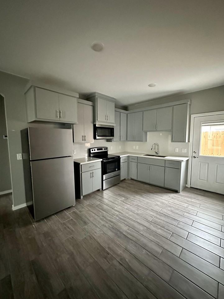 1805 S Angelina Marie #2 - Photo 2 of 13