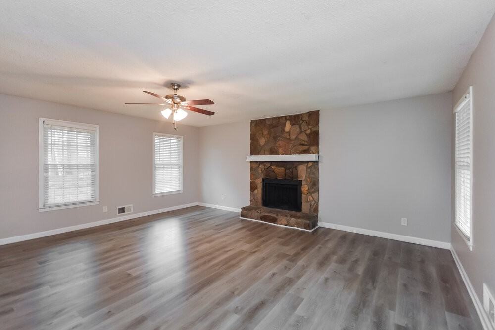 2128 Summertown Dr - Photo 4 of 25