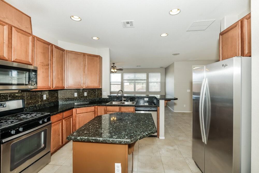132 Rolling Cove Ave - Photo 6 of 17