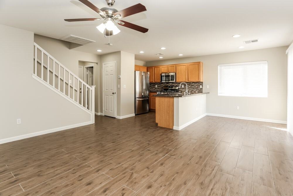 10465 Armand Ave - Photo 4 of 17