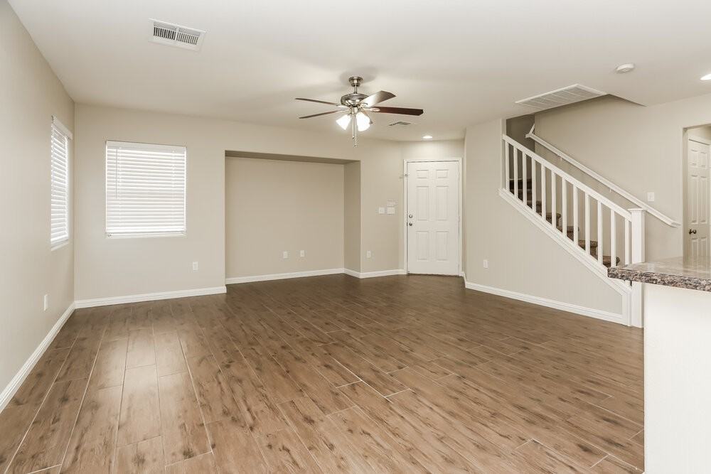 10465 Armand Ave - Photo 5 of 17