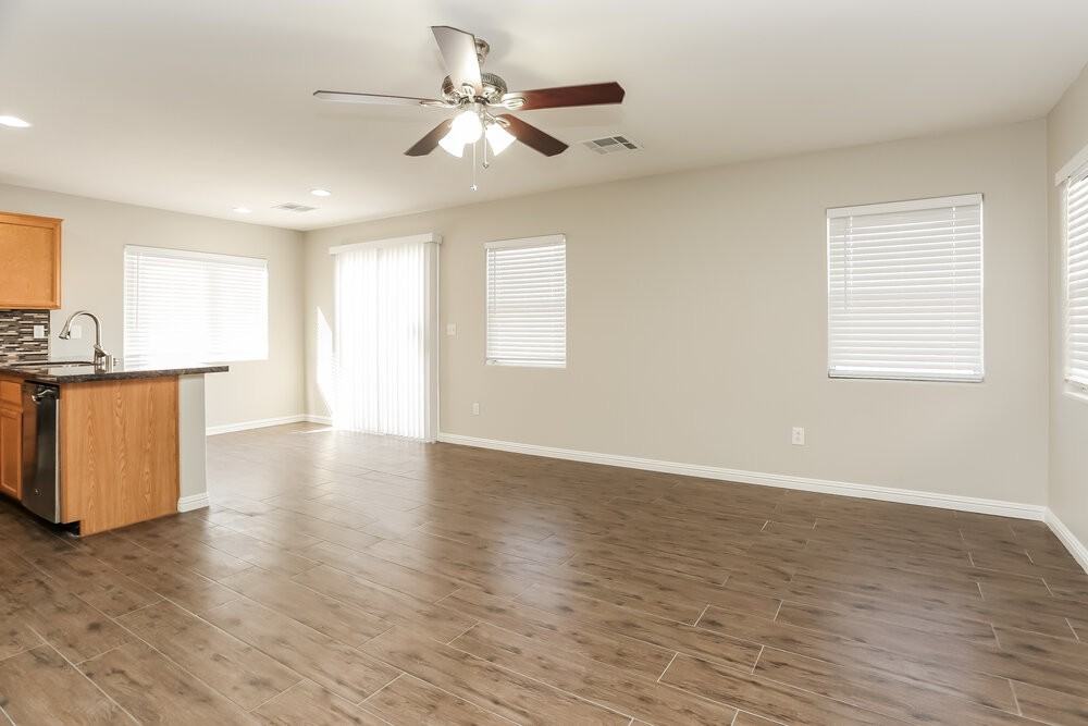 10465 Armand Ave - Photo 6 of 17