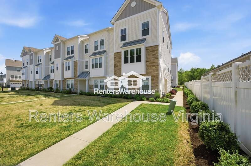 1005 Opal St #105 - Photo 3 of 35