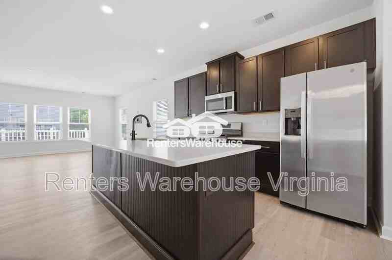 1005 Opal St #105 - Photo 5 of 35