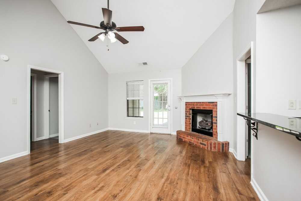 10824 Ridgefield Dr - Photo 4 of 16