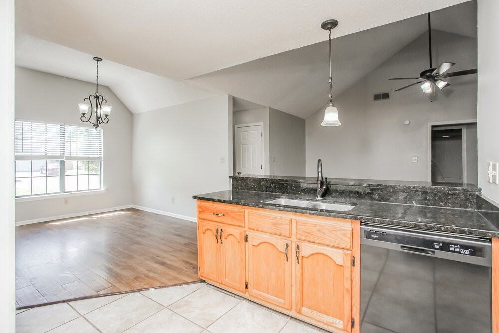 10824 Ridgefield Dr - Photo 7 of 16
