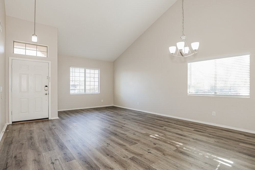 8338 W Kingman St - Photo 4 of 17