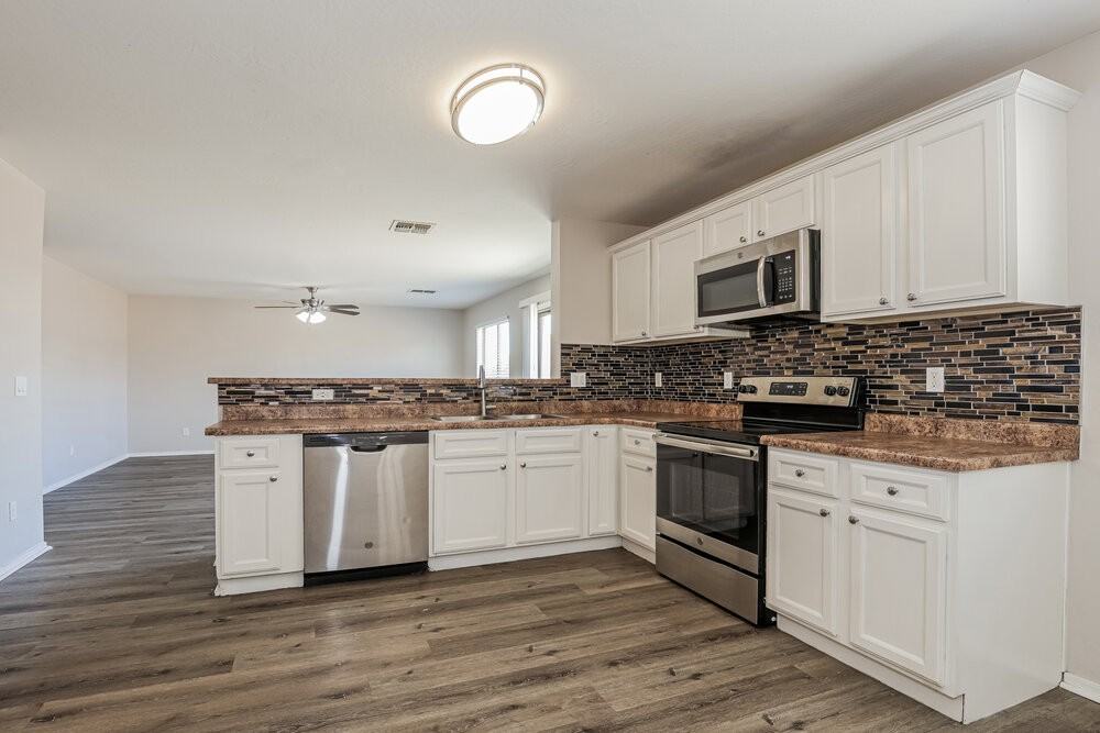 8338 W Kingman St - Photo 6 of 17