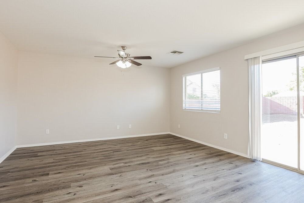 8338 W Kingman St - Photo 7 of 17