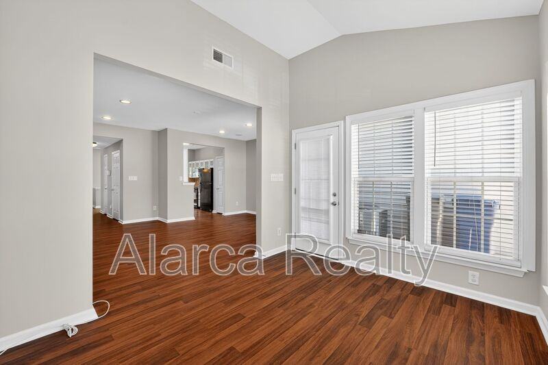 4903 Sunburst Ln - Photo 3 of 19
