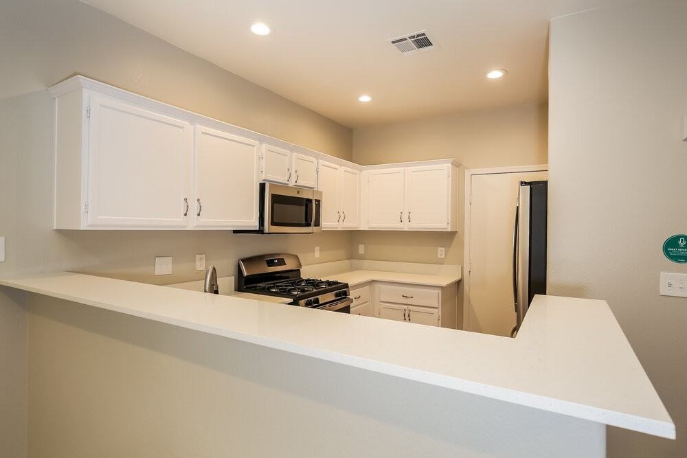 1022 Shades End Ave - Photo 7 of 17