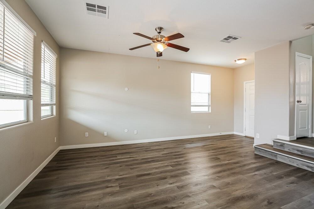1081 Crescent Falls St - Photo 5 of 17