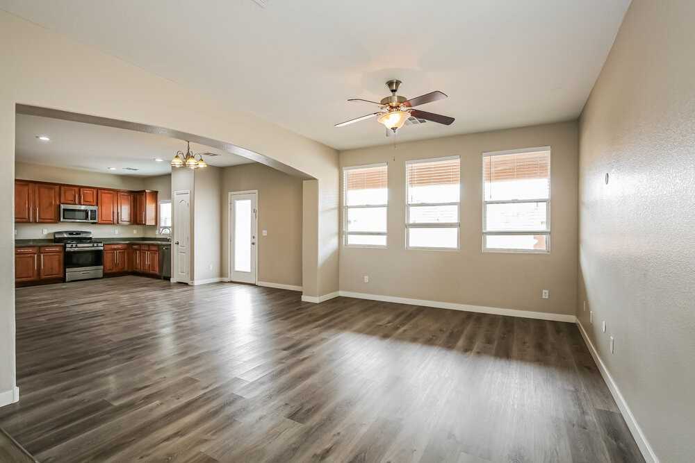 1081 Crescent Falls St - Photo 7 of 17