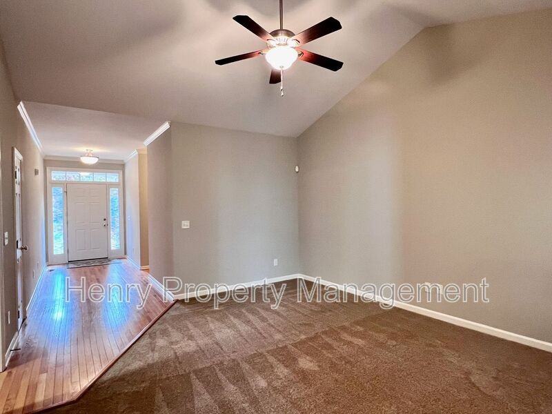 109 Kindred Way - Photo 3 of 17