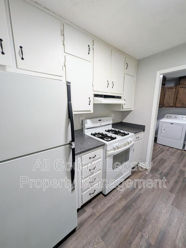 1408 Ridgewood Dr Sw - Photo 3 of 15