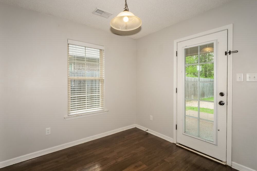 9500 Eckley Pl - Photo 6 of 16