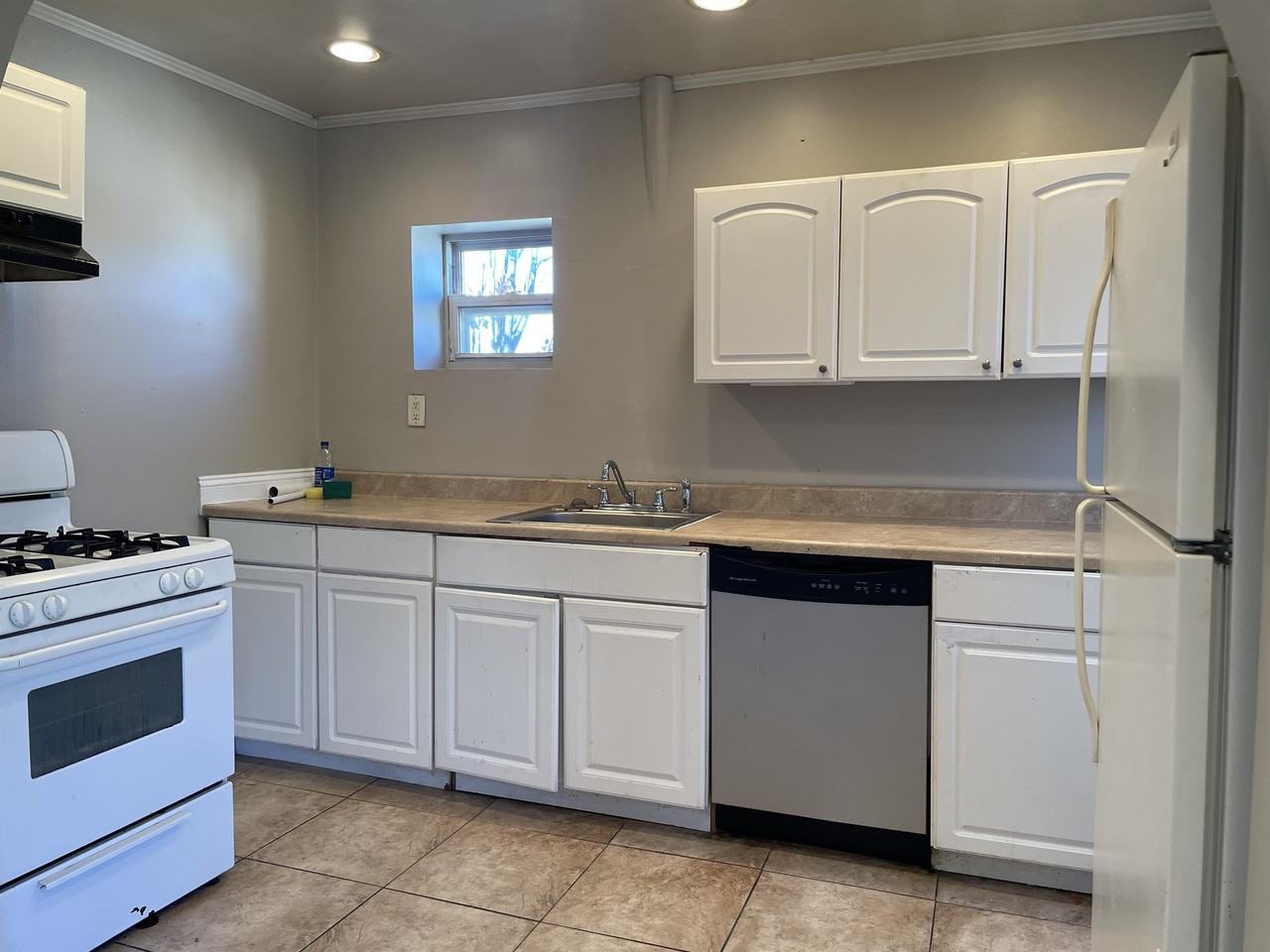 62 America St #3 - Photo 3 of 10