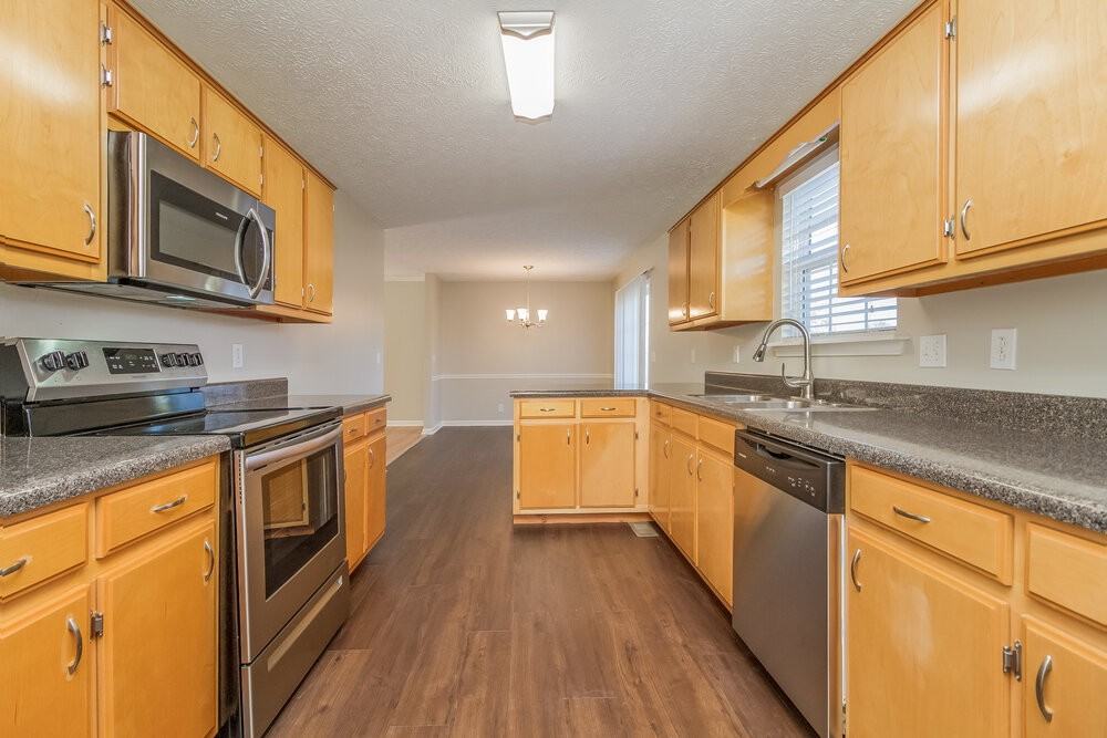 7835 Rainey Dr - Photo 6 of 18