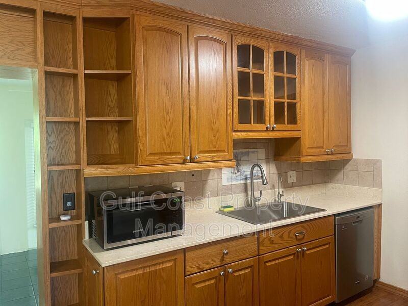 220 Avalon Rd - Photo 3 of 19