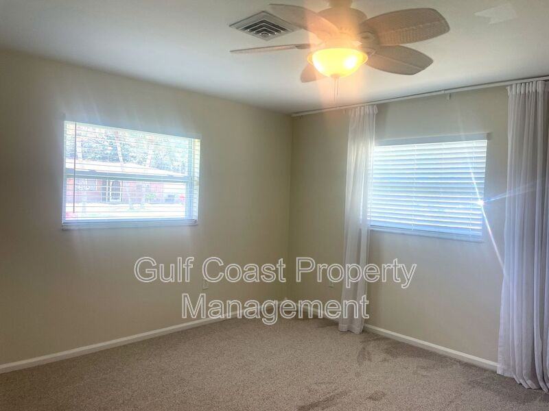 220 Avalon Rd - Photo 6 of 19